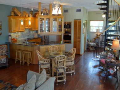 Wonderful Spacious and Open Beach Front  Townhouse Sleeps 6